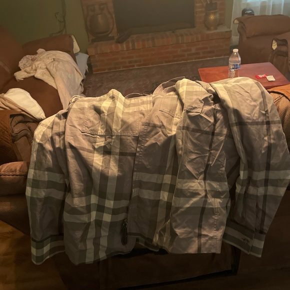 Burberry White and Gray Check Tag - Picture 3 of 3